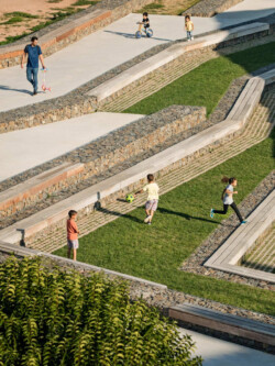 <a href="https://landscapearchitecturebuilt.com/staging/maquina-de-batre-square">Màquina de Batre Square</a>, <br>Barcelona, Spain
