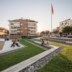 <a href="https://landscapearchitecturebuilt.com/staging/maquina-de-batre-square">Màquina de Batre Square</a>, <br>Barcelona, Spain