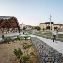 <a href="https://landscapearchitecturebuilt.com/staging/maquina-de-batre-square">Màquina de Batre Square</a>, <br>Barcelona, Spain