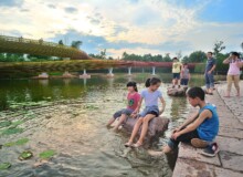 <a href="https://landscapearchitecturebuilt.com/staging/yanweizhou-park">Yanweizhou Park </a>, <br>Jinhua, Zhejiang Province, China