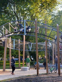 <a href="https://landscapearchitecturebuilt.com/frederik-hendrikplantsoen">Frederik Hendrikplantsoen</a>, <br>Amsterdam, Netherlands