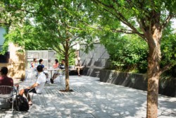 <a href="https://landscapearchitecturebuilt.com/simons-center-for-geometry-and-physics">Simons Center for Geometry and Physics</a>, <br>University of New York, Stony Brook, NY, USA