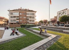 <a href="https://landscapearchitecturebuilt.com/maquina-de-batre-square">Màquina de Batre Square</a>, <br>Barcelona, Spain