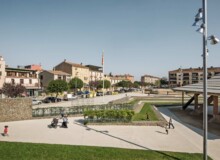 <a href="https://landscapearchitecturebuilt.com/maquina-de-batre-square">Màquina de Batre Square</a>, <br>Barcelona, Spain