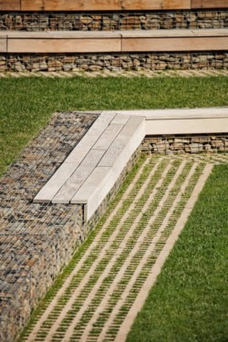 <a href="https://landscapearchitecturebuilt.com/maquina-de-batre-square">Màquina de Batre Square</a>, <br>Barcelona, Spain