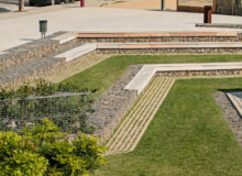 <a href="https://landscapearchitecturebuilt.com/maquina-de-batre-square">Màquina de Batre Square</a>, <br>Barcelona, Spain