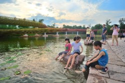 <a href="https://landscapearchitecturebuilt.com/yanweizhou-park">Yanweizhou Park </a>, <br>Jinhua, Zhejiang Province, China