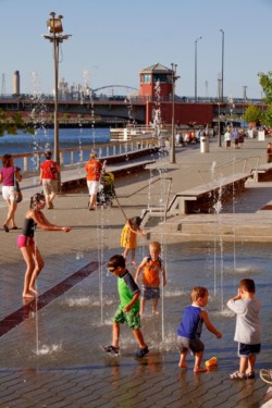 <a href="https://landscapearchitecturebuilt.com/citydeck">CityDeck</a>, <br>Green Bay, WI, USA