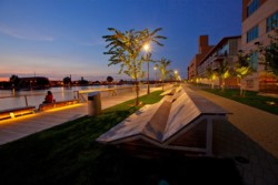 <a href="https://landscapearchitecturebuilt.com/citydeck">CityDeck</a>, <br>Green Bay, WI, USA