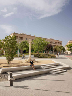 <a href="https://landscapearchitecturebuilt.com/eix-de-la-via">Eix de la via</a>, <br>Barcelona, Spain