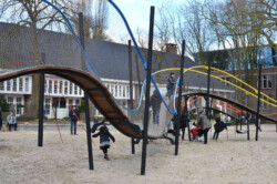 <a href="https://landscapearchitecturebuilt.com/play-garland-oosterpark">Play garland in Oosterpark</a>, <br>Amsterdam, the Netherlands