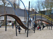 <a href="https://landscapearchitecturebuilt.com/play-garland-oosterpark">Play garland in Oosterpark</a>, <br>Amsterdam, the Netherlands