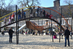 <a href="https://landscapearchitecturebuilt.com/play-garland-oosterpark">Play garland in Oosterpark</a>, <br>Amsterdam, the Netherlands