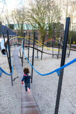 <a href="https://landscapearchitecturebuilt.com/play-garland-oosterpark">Play garland in Oosterpark</a>, <br>Amsterdam, the Netherlands